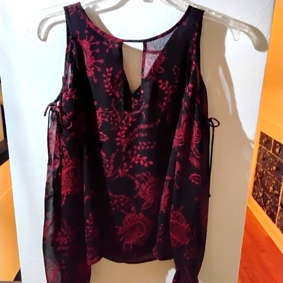 Express Cold Shoulder Red Black Ties Sleeves Soulders Silky Material V Neck - Picture 1 of 7